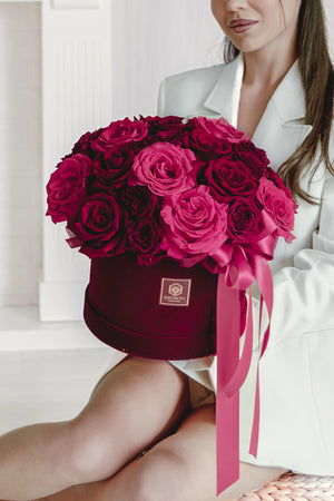 Кутия с рози Éclat Noir Box от GEBOV Flowers, снимка 3