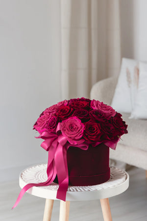 Кутия с рози Éclat Noir Box от GEBOV Flowers, снимка 4