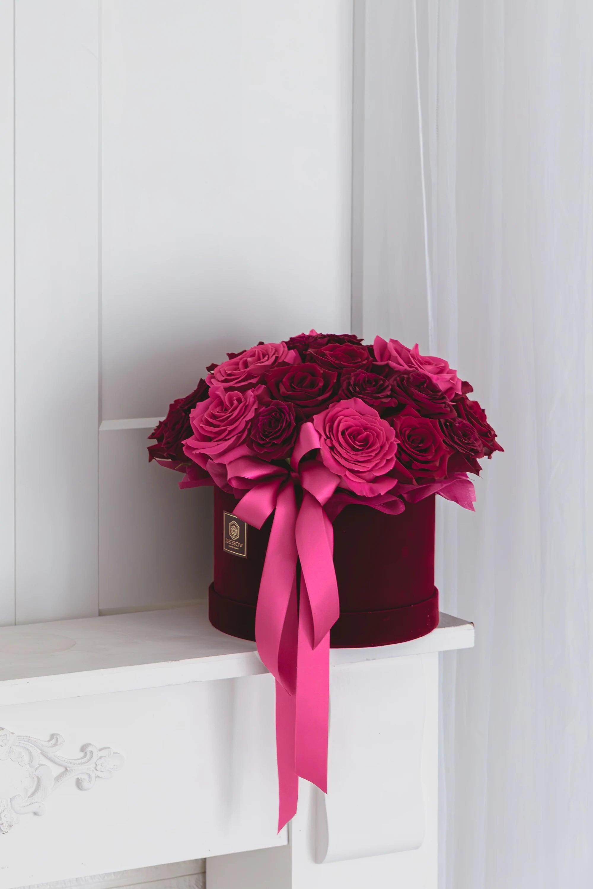 Кутия с рози Éclat Noir Box от GEBOV Flowers, снимка 5