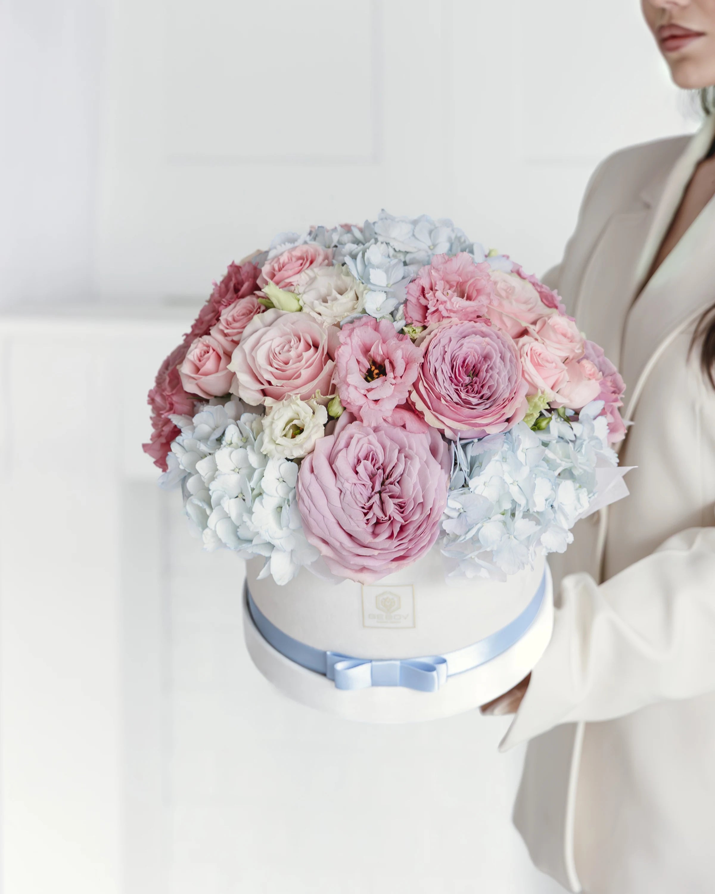 Кутия с розови рози Bellora Box от GEBOV Flowers, снимка 1