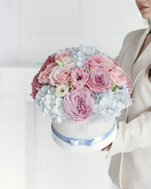 Кутия с розови рози Bellora Box от GEBOV Flowers, снимка 1