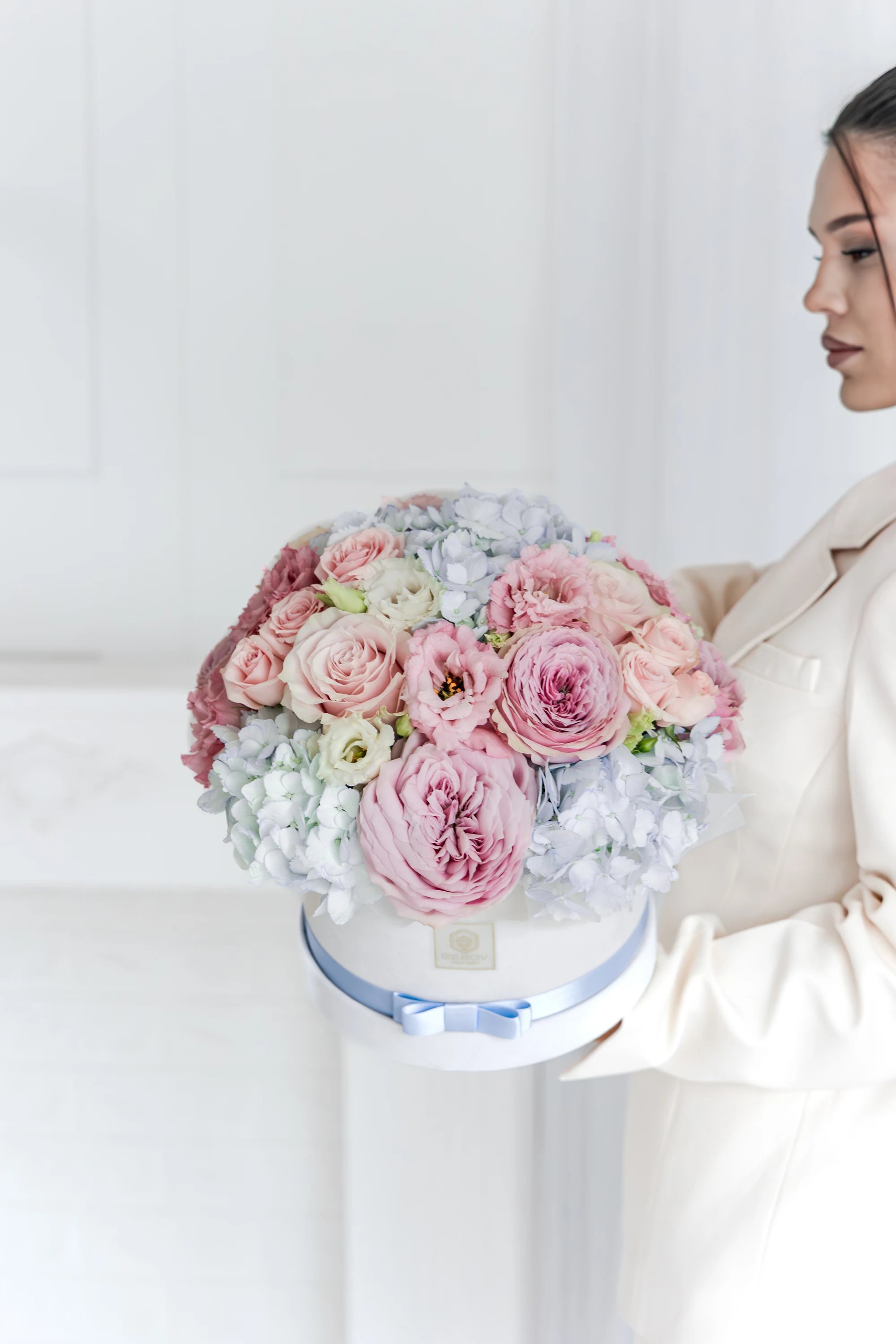 Кутия с розови рози Bellora Box от GEBOV Flowers, снимка 2