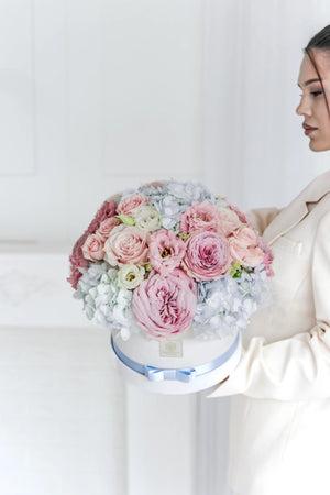 Кутия с розови рози Bellora Box от GEBOV Flowers, снимка 2