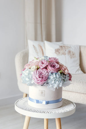 Кутия с розови рози Bellora Box от GEBOV Flowers, снимка 3