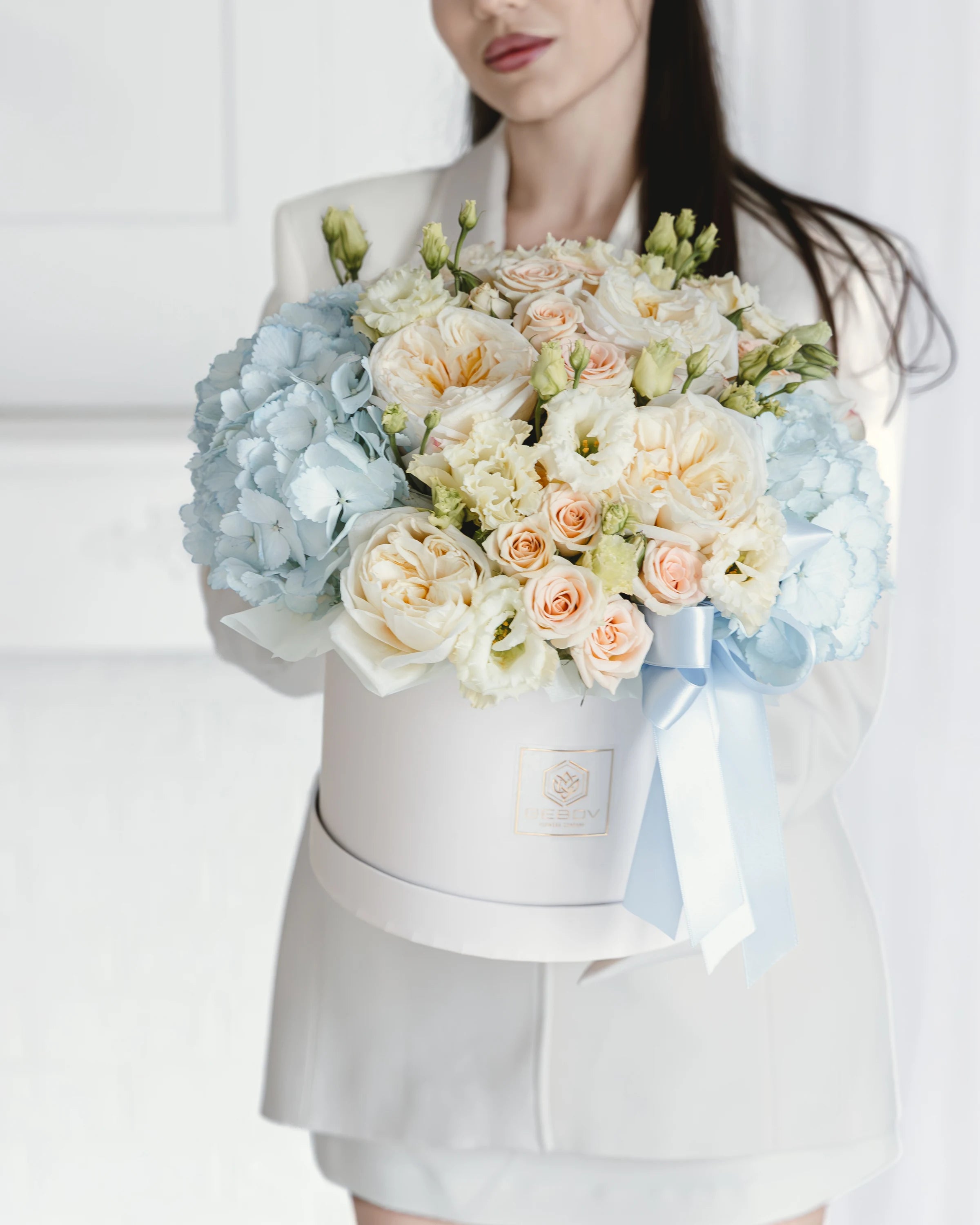 Кутия с рози Aura Box от GEBOV Flowers, снимка 2