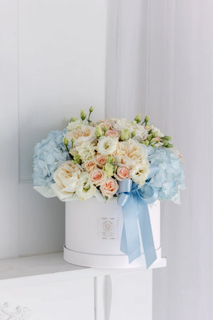 Кутия с рози Aura Box от GEBOV Flowers, снимка 4