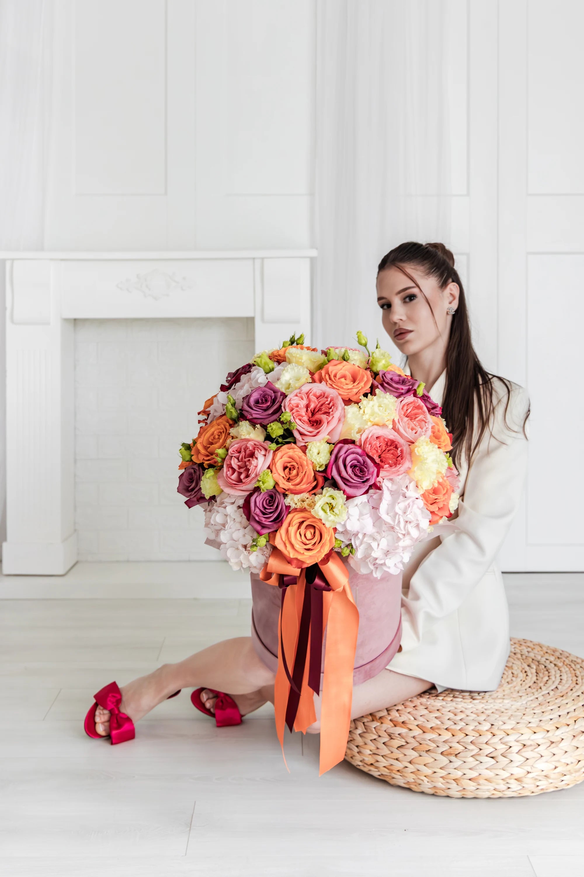 Кутия с розови рози Coloréa Deluxe от GEBOV Flowers, снимка 1