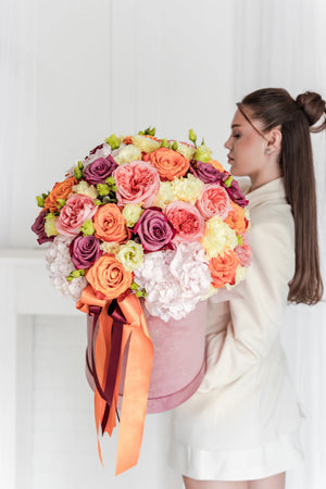 Кутия с розови рози Coloréa Deluxe от GEBOV Flowers, снимка 2