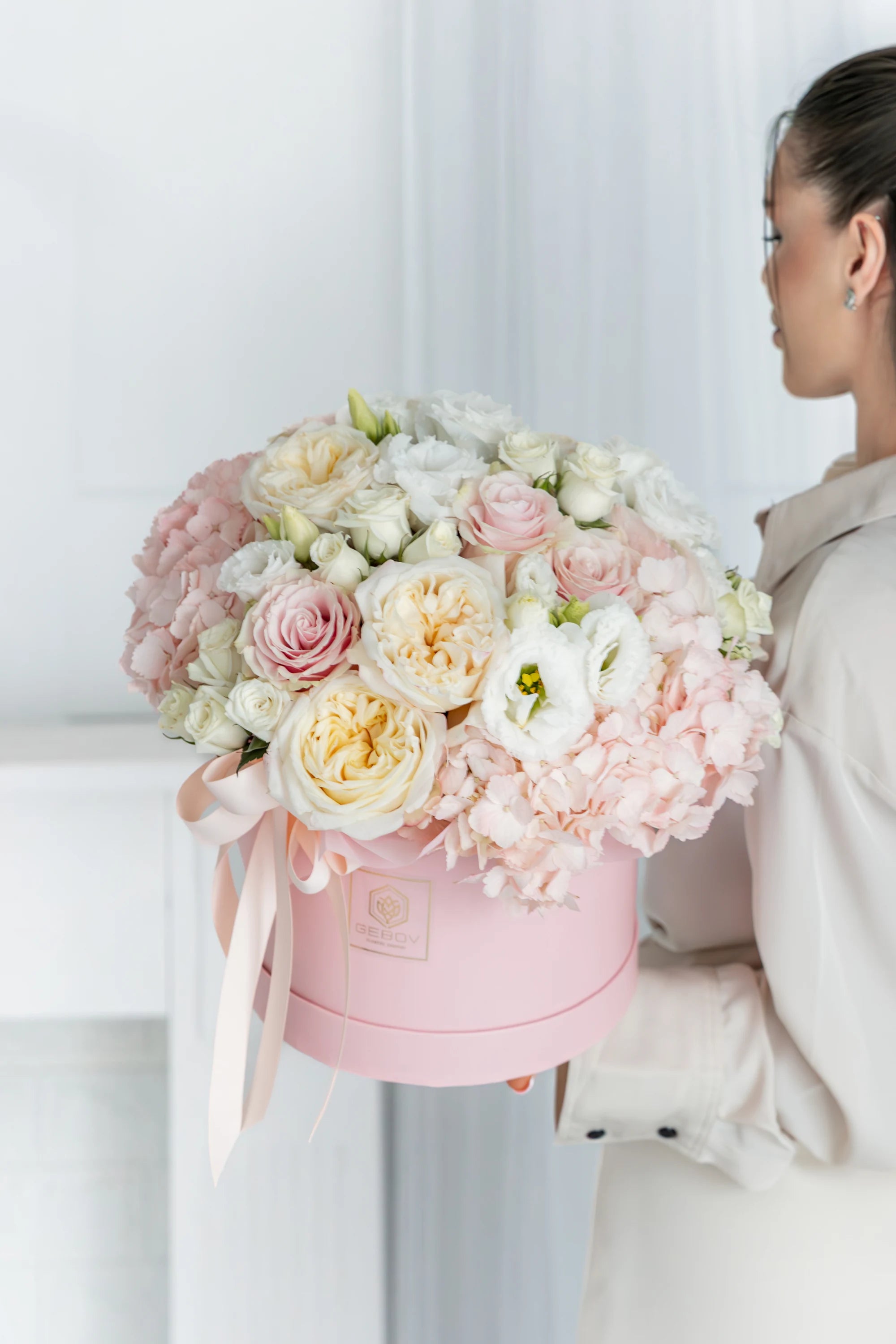 Кутия с рози Bellune Powder Box от GEBOV Flowers, снимка 1