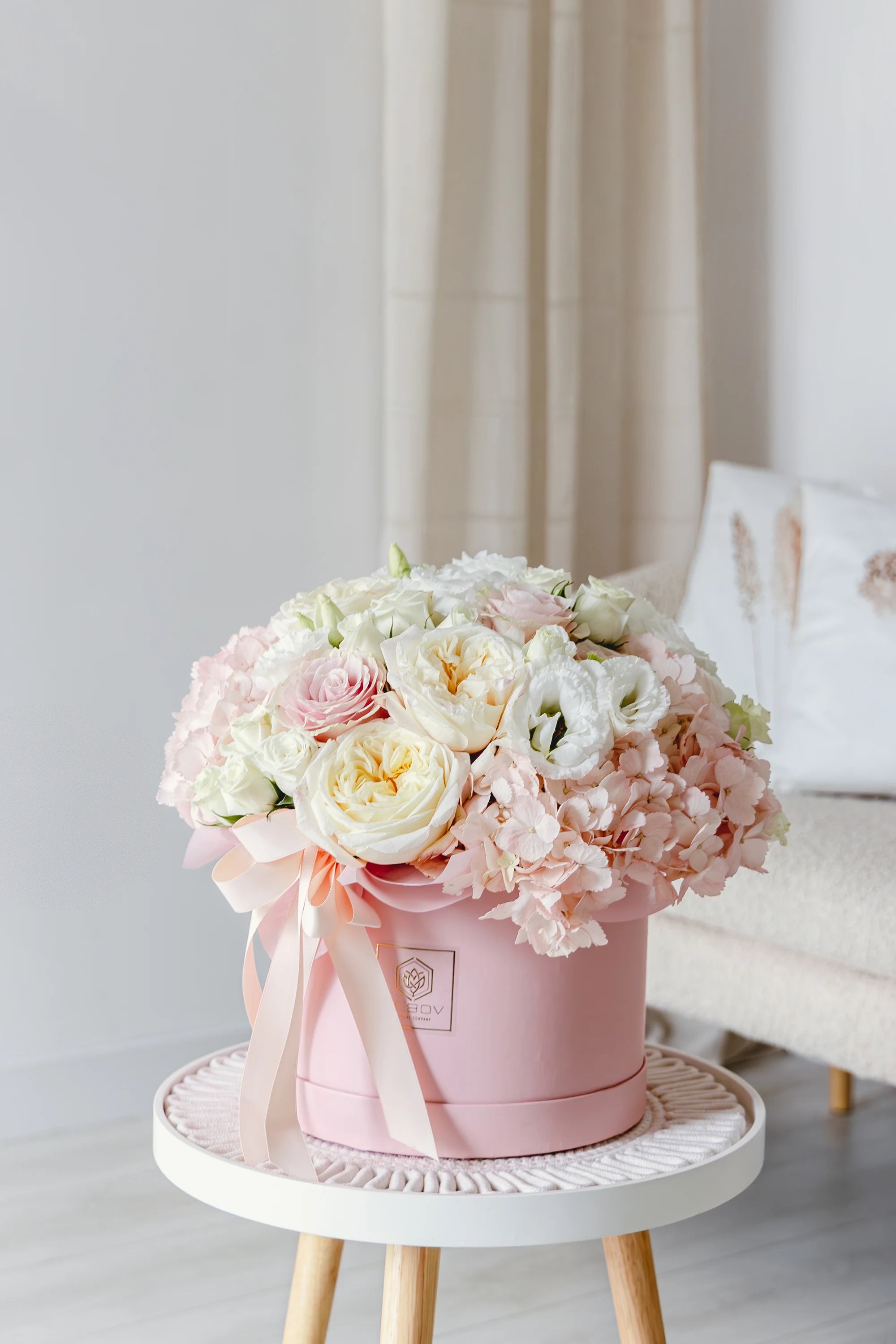 Кутия с рози Bellune Powder Box от GEBOV Flowers, снимка 4