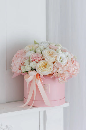 Кутия с рози Bellune Powder Box от GEBOV Flowers, снимка 5