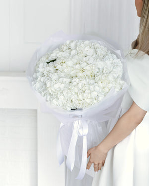 Букет с бели хортензии Aurore Blanc от GEBOV Flowers, снимка 2