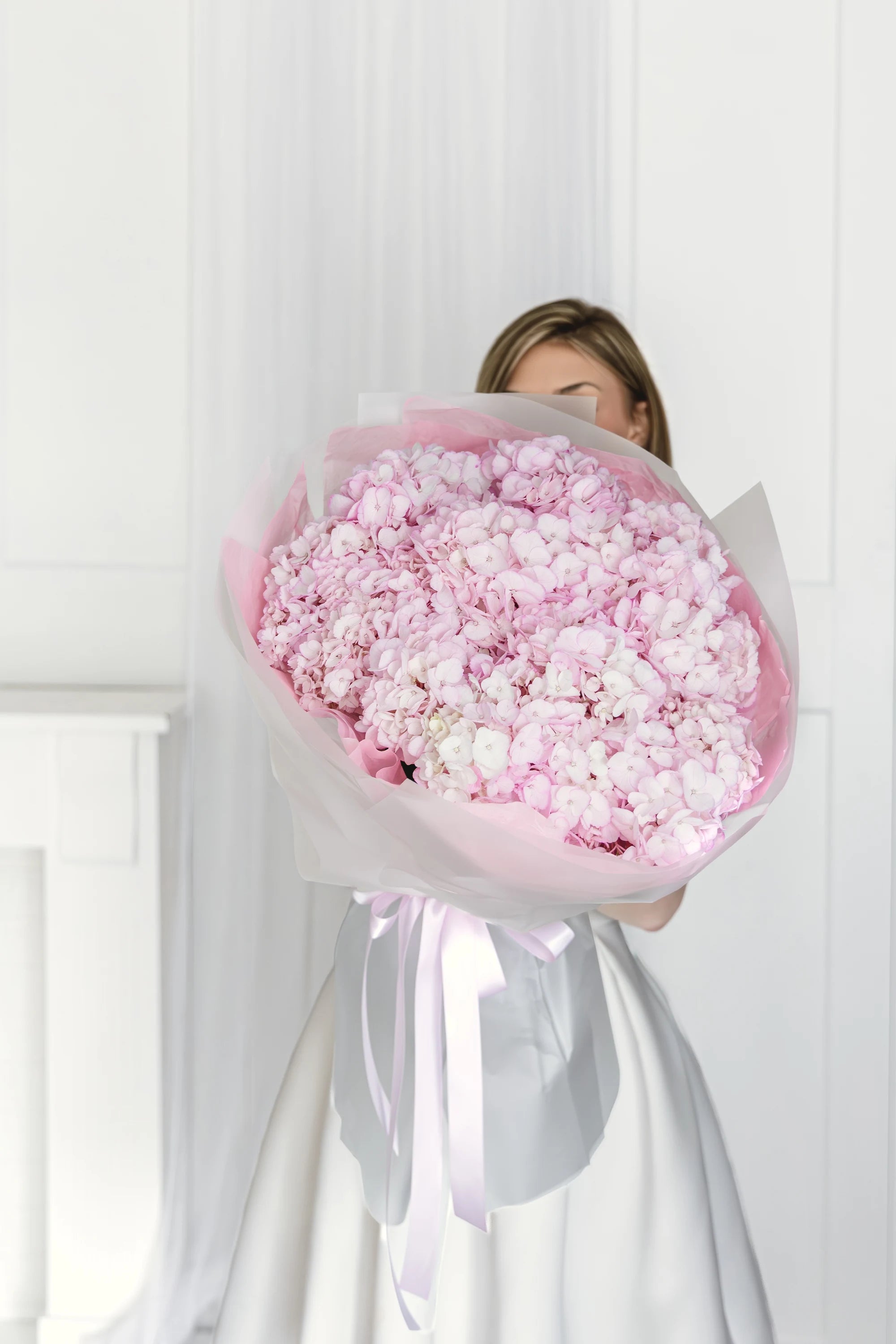 Букет с розови хортензии Vellora Rose от GEBOV Flowers, снимка 1