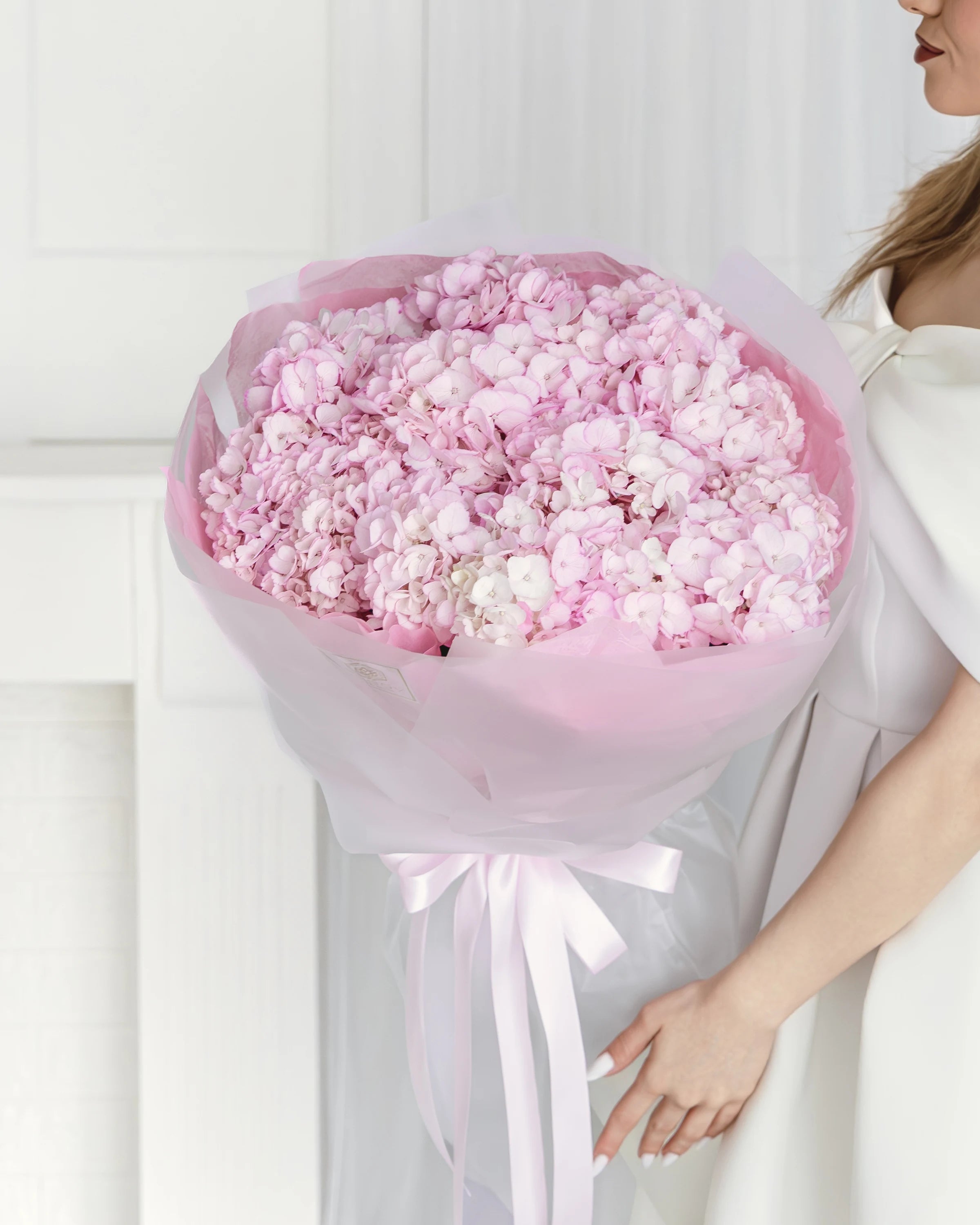 Букет с розови хортензии Vellora Rose от GEBOV Flowers, снимка 2