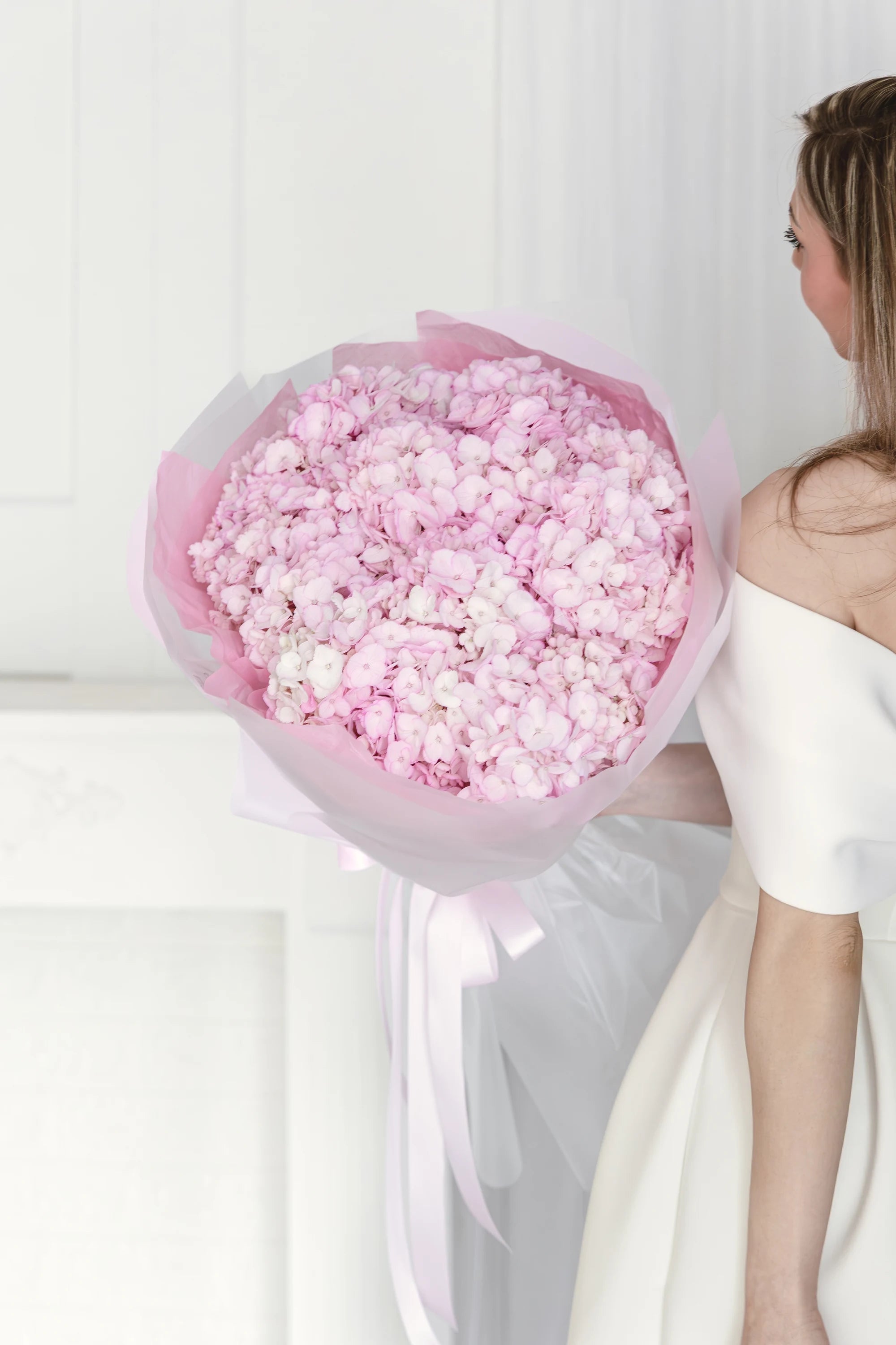 Букет с розови хортензии Vellora Rose от GEBOV Flowers, снимка 3