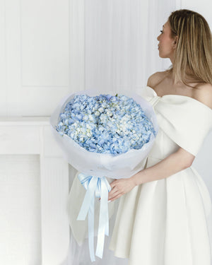 Букет със светлосини хортензии Bellune от GEBOV Flowers, снимка 1