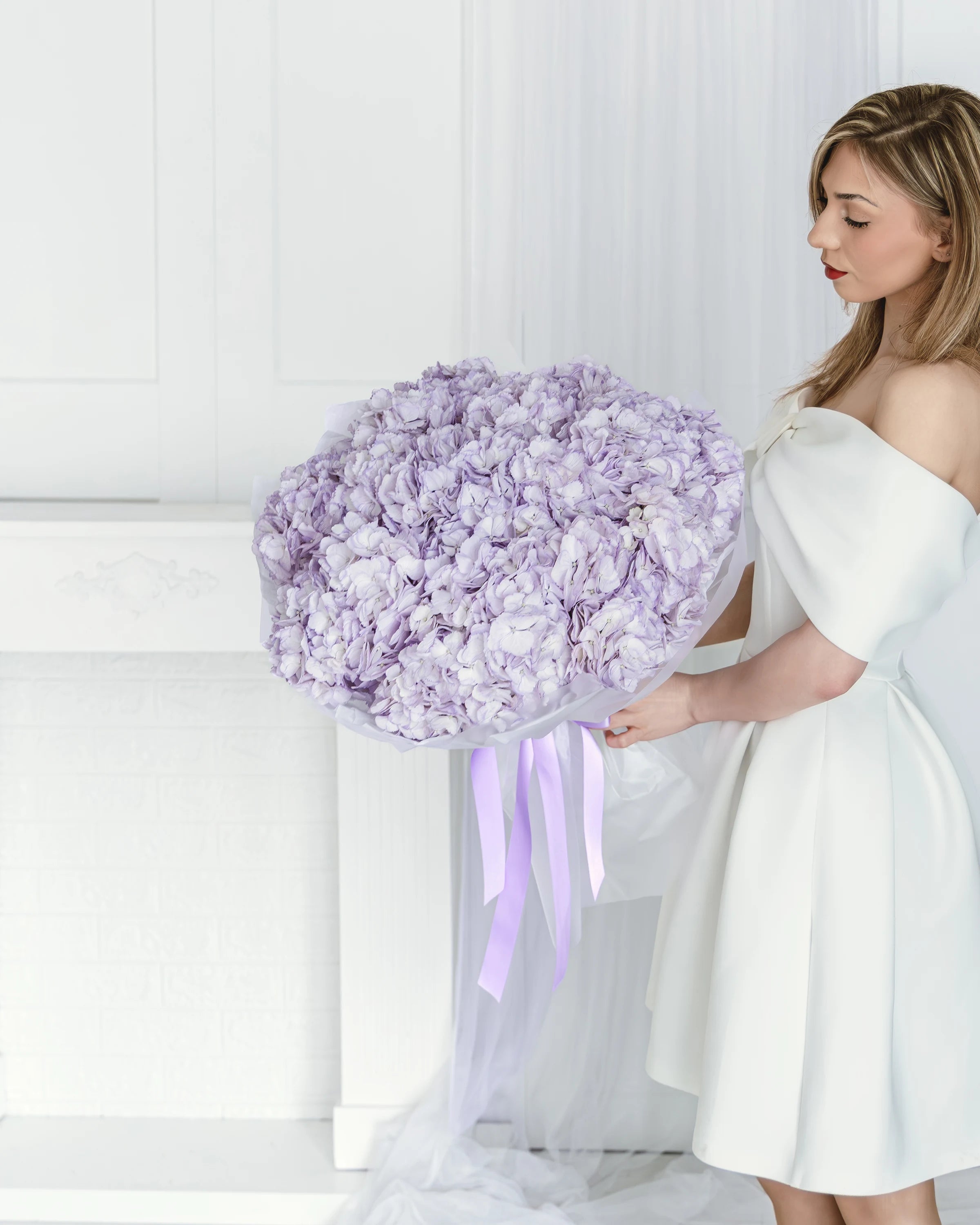 Букет с лилави хортензии Vilena Cream от GEBOV Flowers, снимка 2