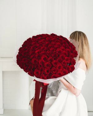 Букет от 101 червени рози Explorer Deluxe от GEBOV Flowers, снимка 4