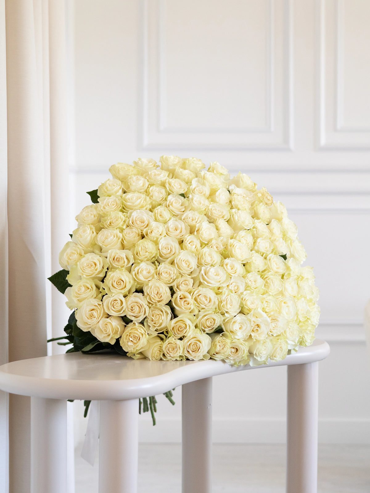 Букет от 101–201 рози Mondial Classic No. 470 от GEBOV Flowers — снимка 4