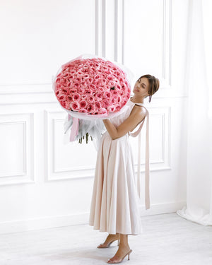 Букет от 101–501 рози Pink X-pression Deluxe No. 481 от GEBOV Flowers