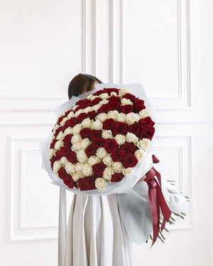 Букет от 101–501 рози Heart Deluxe No. 486 от GEBOV Flowers — снимка 3