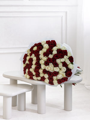 Букет от 101–501 рози Heart Deluxe No. 486 от GEBOV Flowers — снимка 4