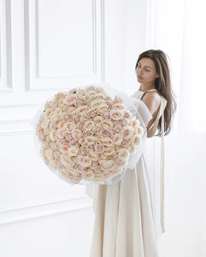 Букет от 101–501 рози Symphony Deluxe No. 488 от GEBOV Flowers — снимка 3