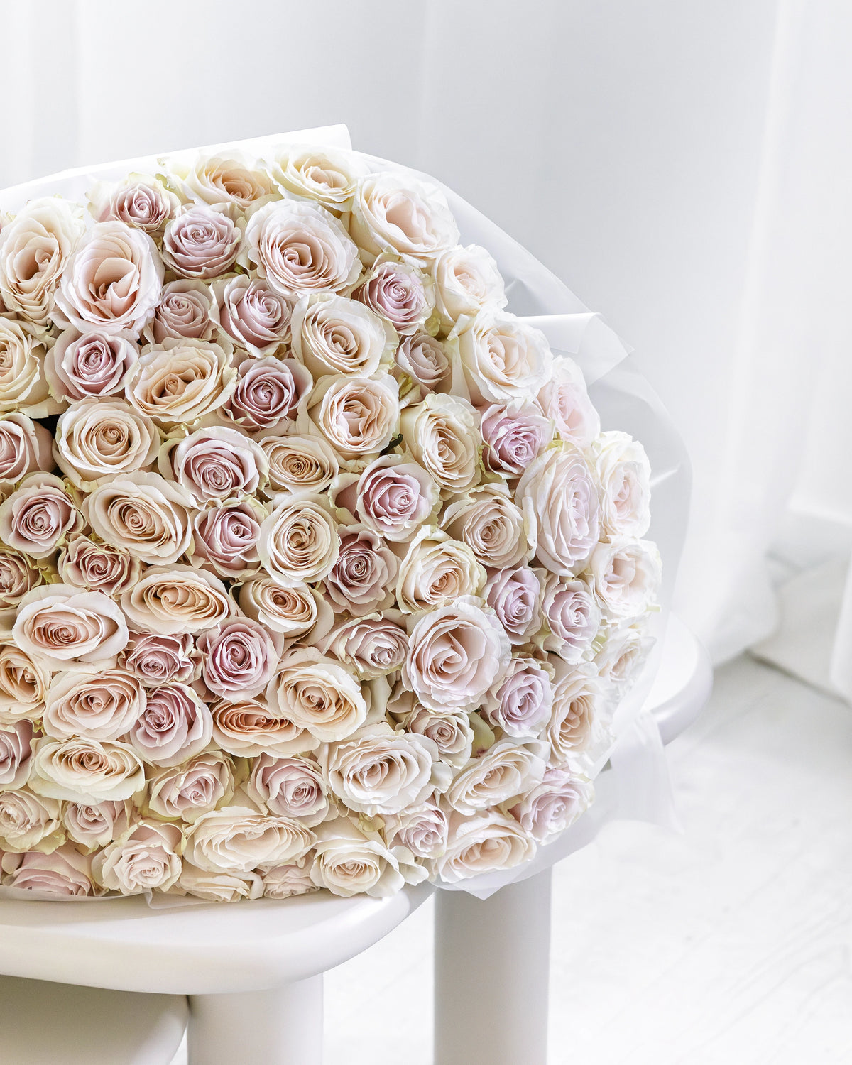 Букет от 101–501 рози Symphony Deluxe No. 488 от GEBOV Flowers — снимка 5