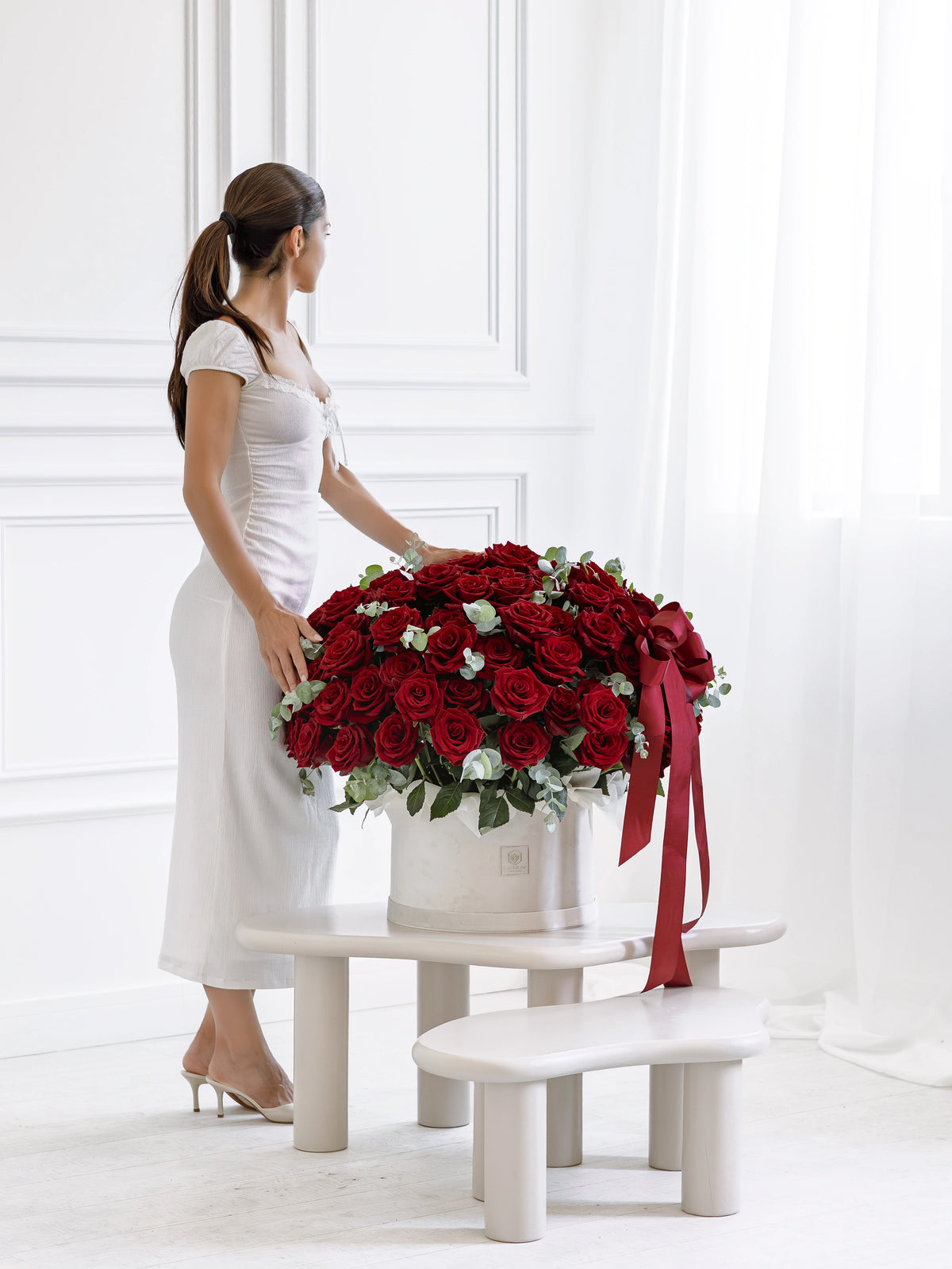 Кутия със 101–201 рози Explorer Deluxe No. 549 от GEBOV Flowers