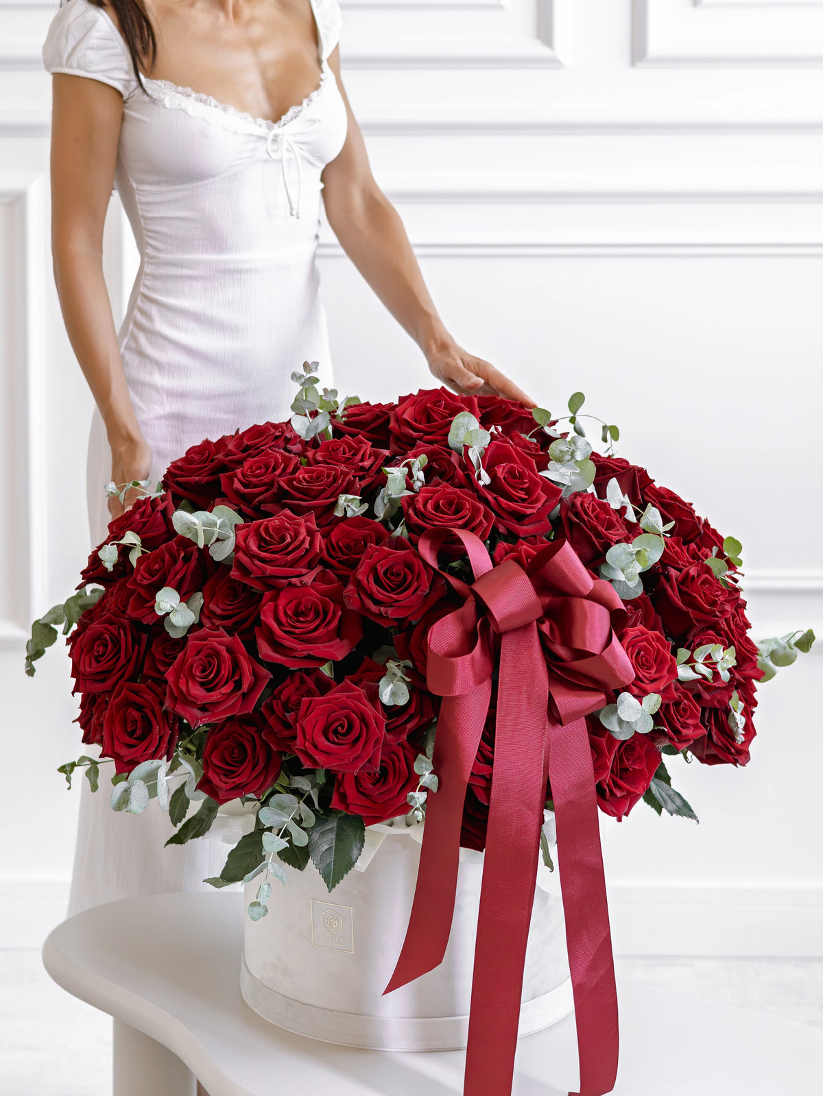Кутия със 101–201 рози Explorer Deluxe No. 549 от GEBOV Flowers — снимка 3