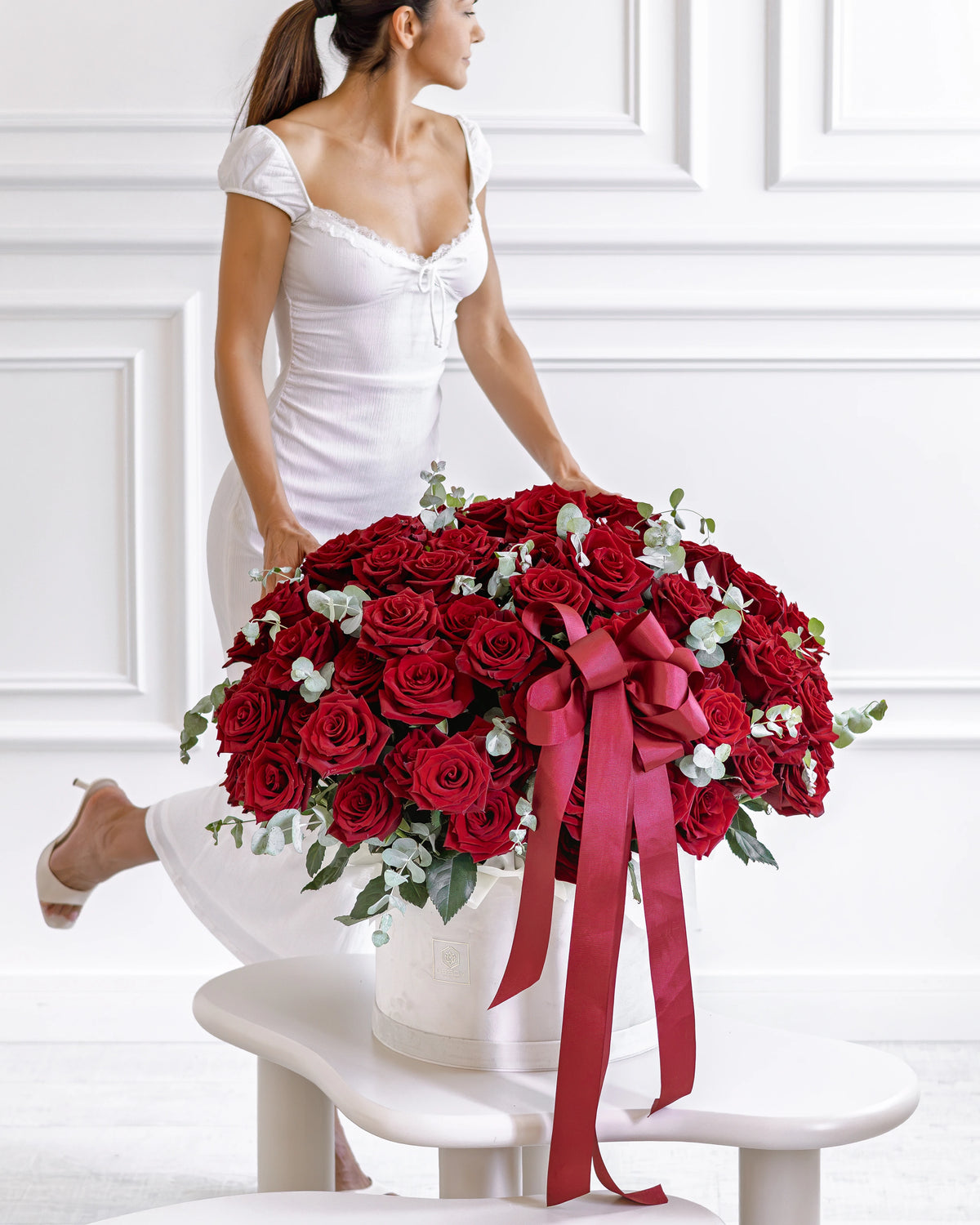Кутия със 101–201 рози Explorer Deluxe No. 549 от GEBOV Flowers — снимка 4