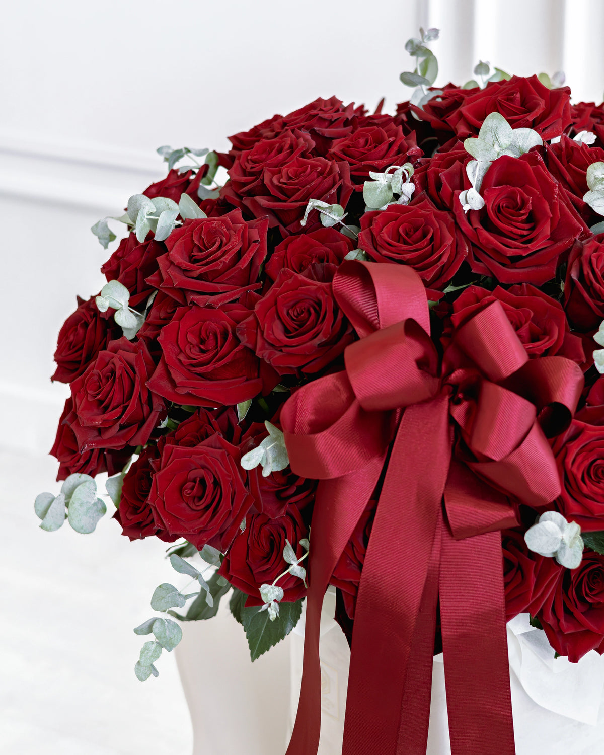 Кутия със 101–201 рози Explorer Deluxe No. 549 от GEBOV Flowers — снимка 5
