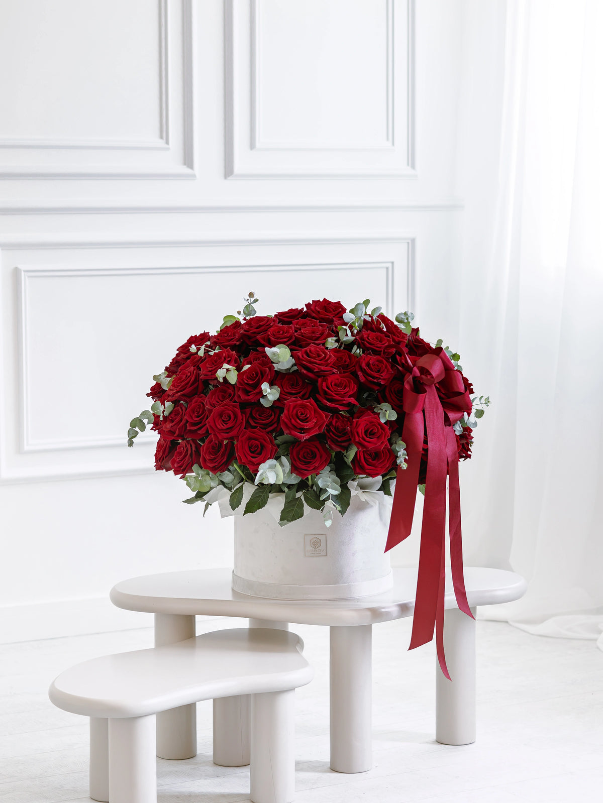 Кутия със 101–201 рози Explorer Deluxe No. 549 от GEBOV Flowers — снимка 6