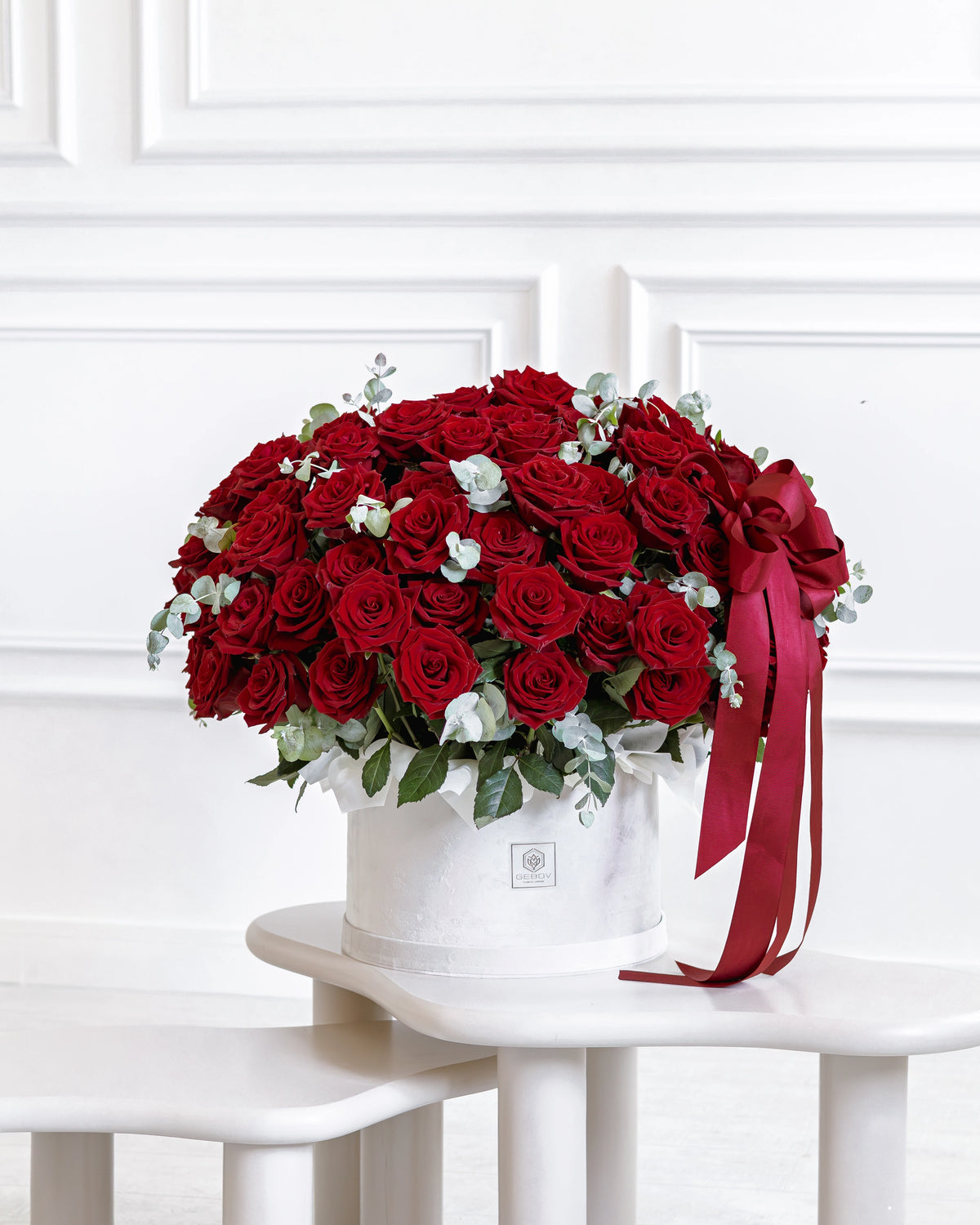 Кутия със 101–201 рози Explorer Deluxe No. 549 от GEBOV Flowers — снимка 8