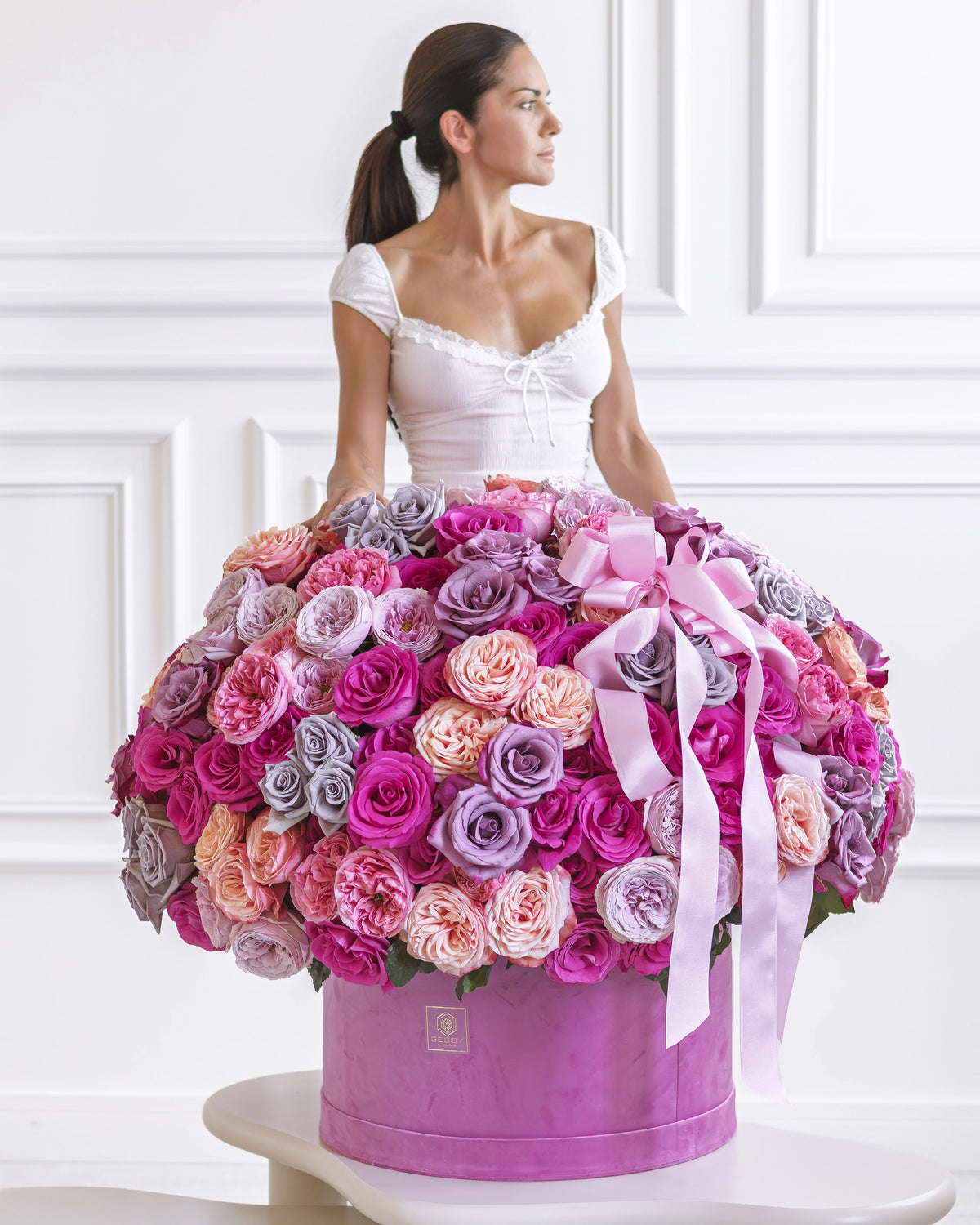 Кутия със 101–201 рози Vogue Deluxe No. 551 от GEBOV Flowers — снимка 2