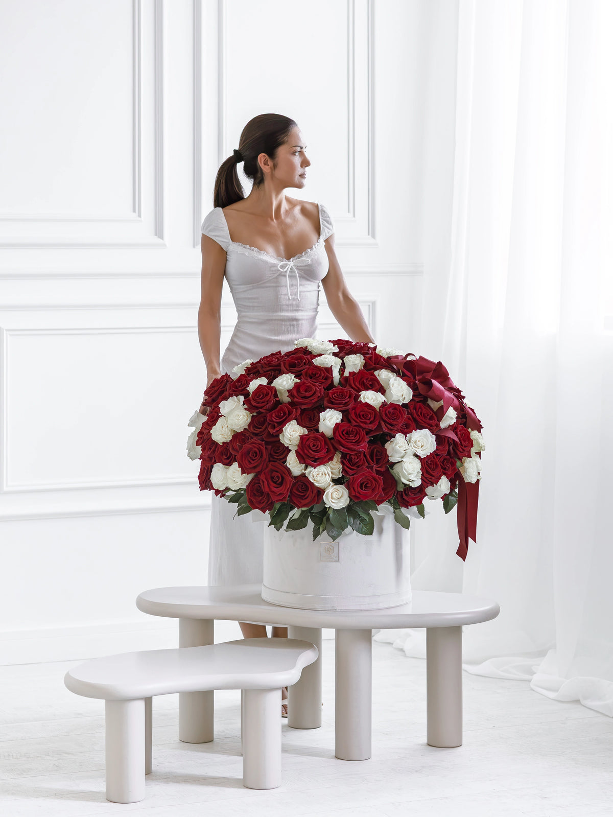 Кутия със 101–201 рози A Thousand Years Deluxe No. 552 от GEBOV Flowers