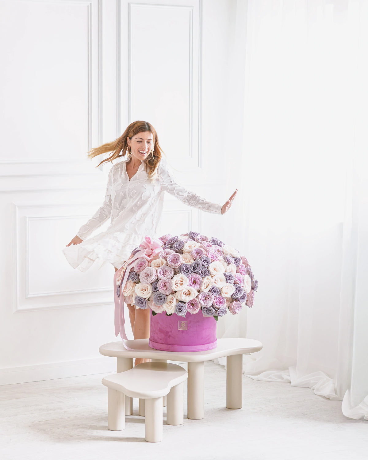 Кутия със 101–201 рози Unforgettable Deluxe No. 558 от GEBOV Flowers