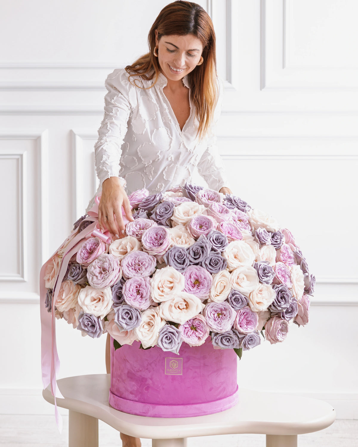 Кутия със 101–201 рози Unforgettable Deluxe No. 558 от GEBOV Flowers — снимка 3