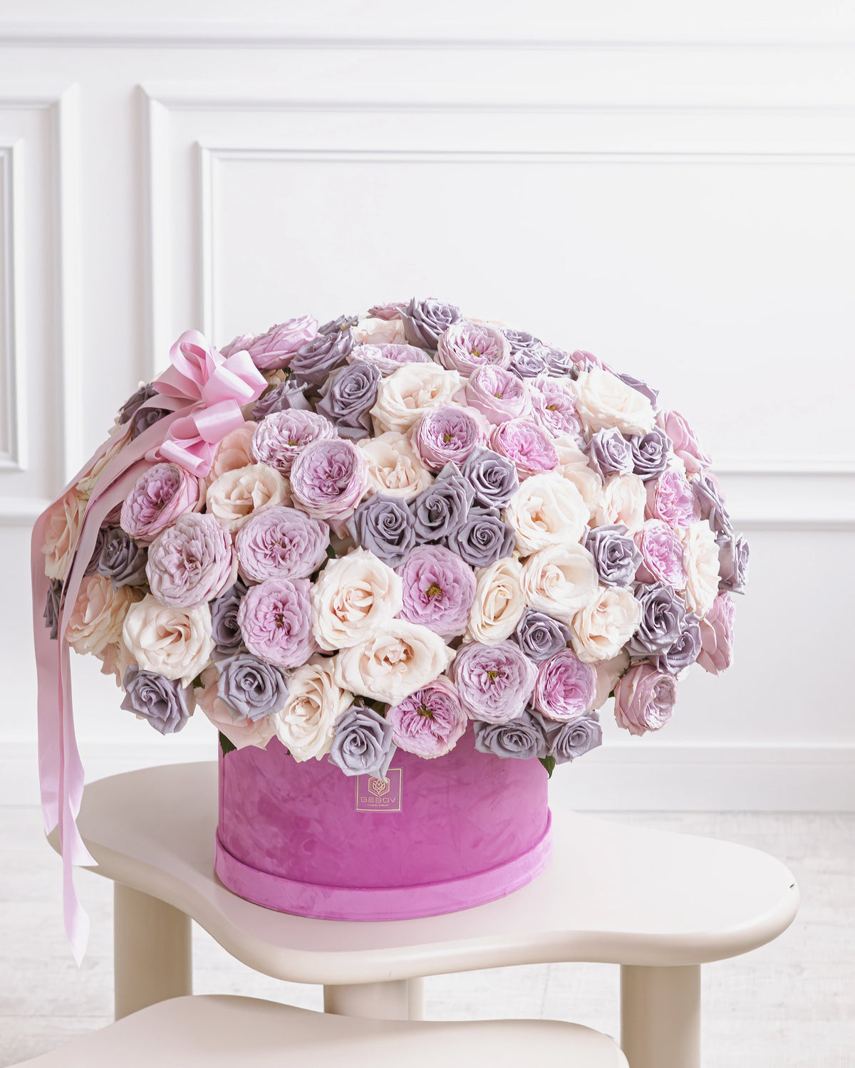 Кутия със 101–201 рози Unforgettable Deluxe No. 558 от GEBOV Flowers — снимка 4