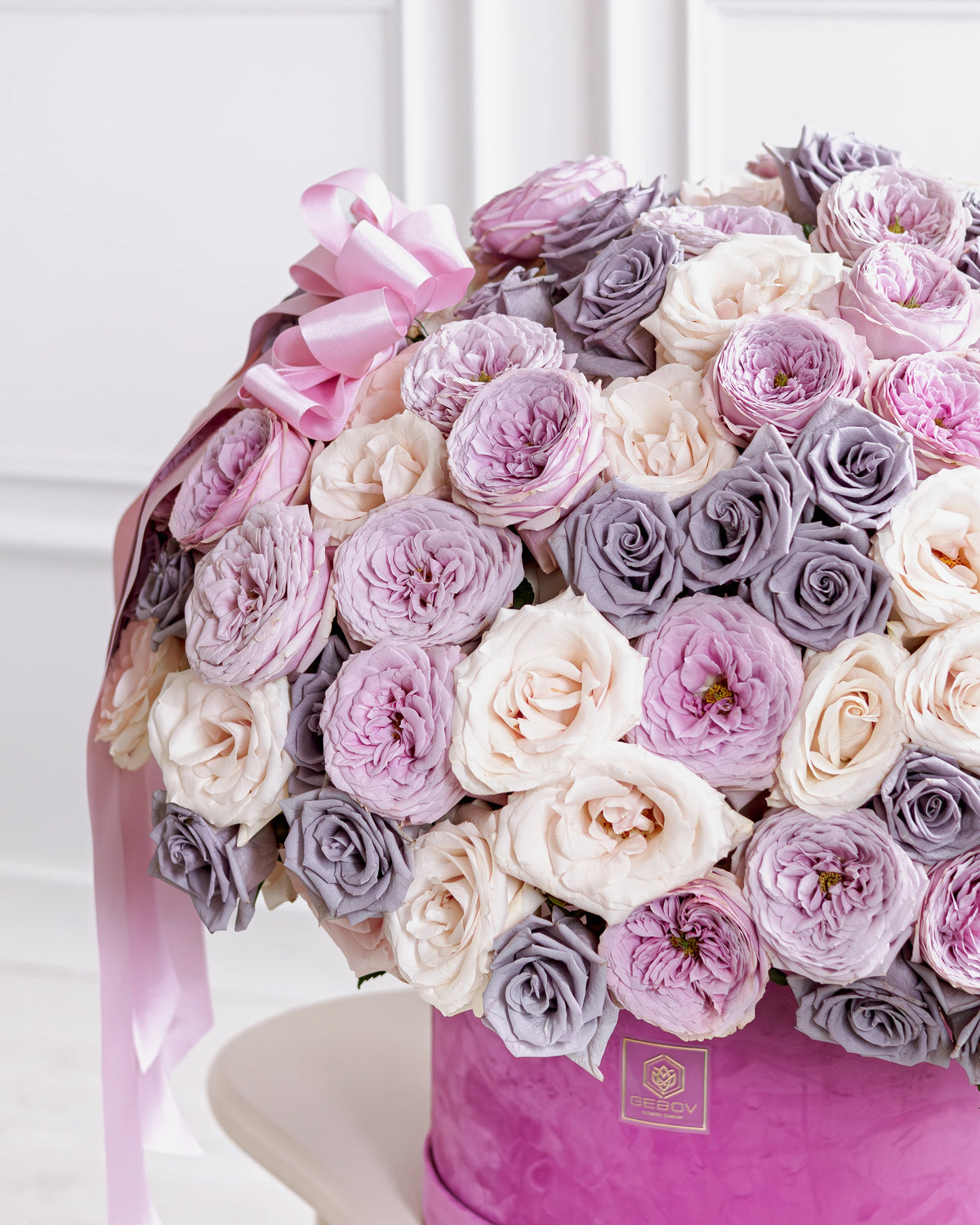 Кутия със 101–201 рози Unforgettable Deluxe No. 558 от GEBOV Flowers — снимка 5
