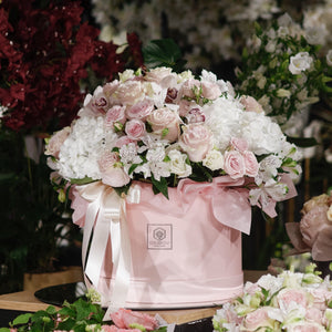 Кутия Елинор No. 313 - Открийте съвършенството с нашата изискана кутия, пълна с микс от, доставка в София