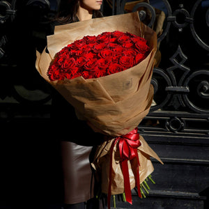 Букет с 51 червени рози Nо. 288 - Уникален подарък за най-специалната жена – букет с 51 червени рози, доставка в София