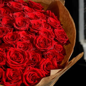 Букет с 51 червени рози Nо. 288 - Уникален подарък за най-специалната жена – букет с 51 червени рози, доставка в София