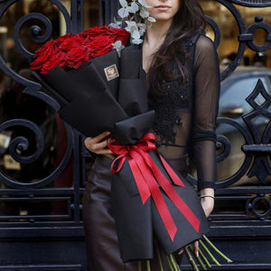 Букет от 15 червени рози No. 280 - Неповторим букет от 15 уникални червени рози и евкалипт, изработен, доставка в София