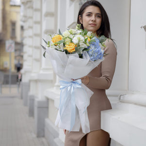 Букет Рита No. 240 - Прекрасен цветен букет с микс от рози, еустоми, хортензии, доставка в София, снимка 3