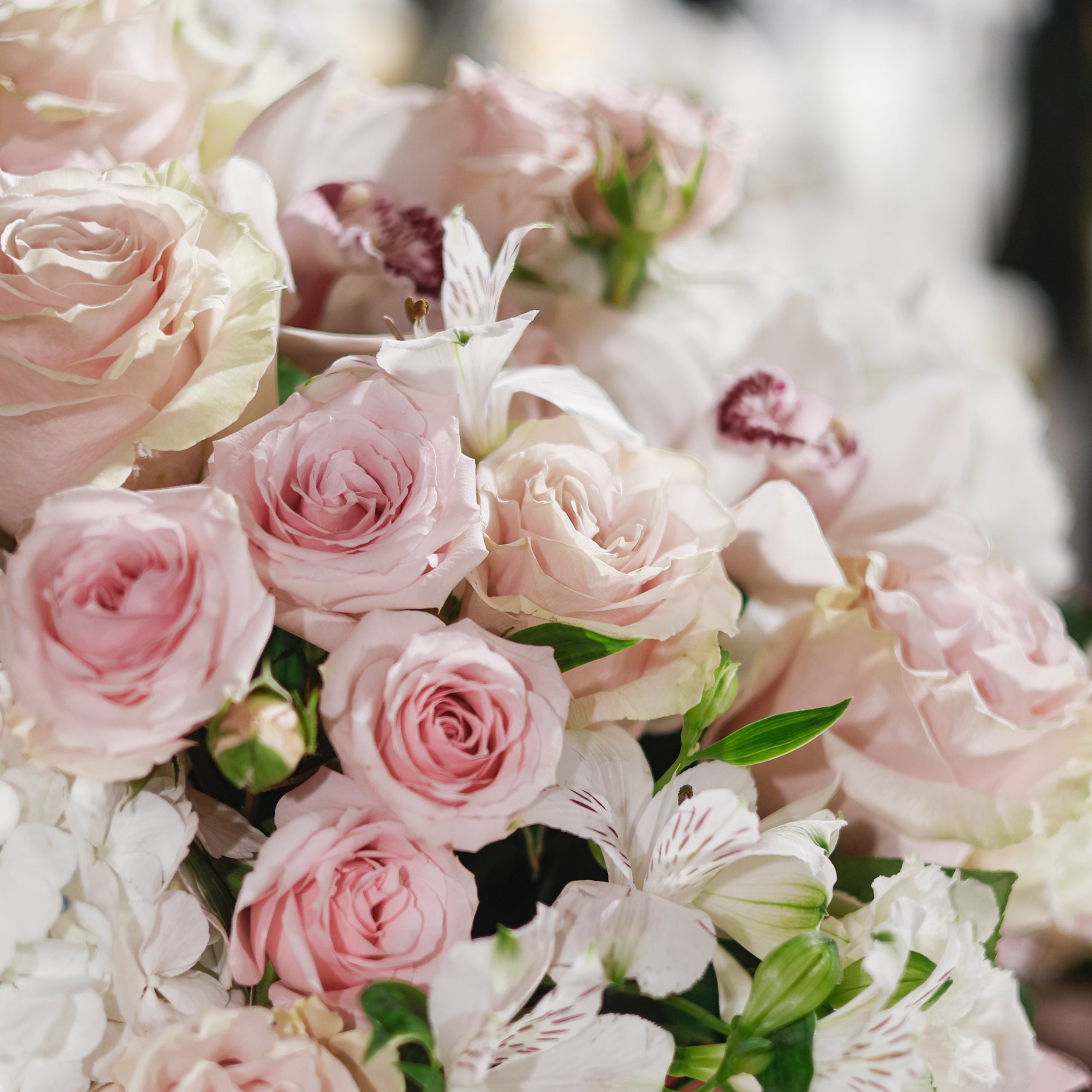 Кутия Елинор No. 313 - Открийте съвършенството с нашата изискана кутия, пълна с микс от, доставка в София, снимка 3