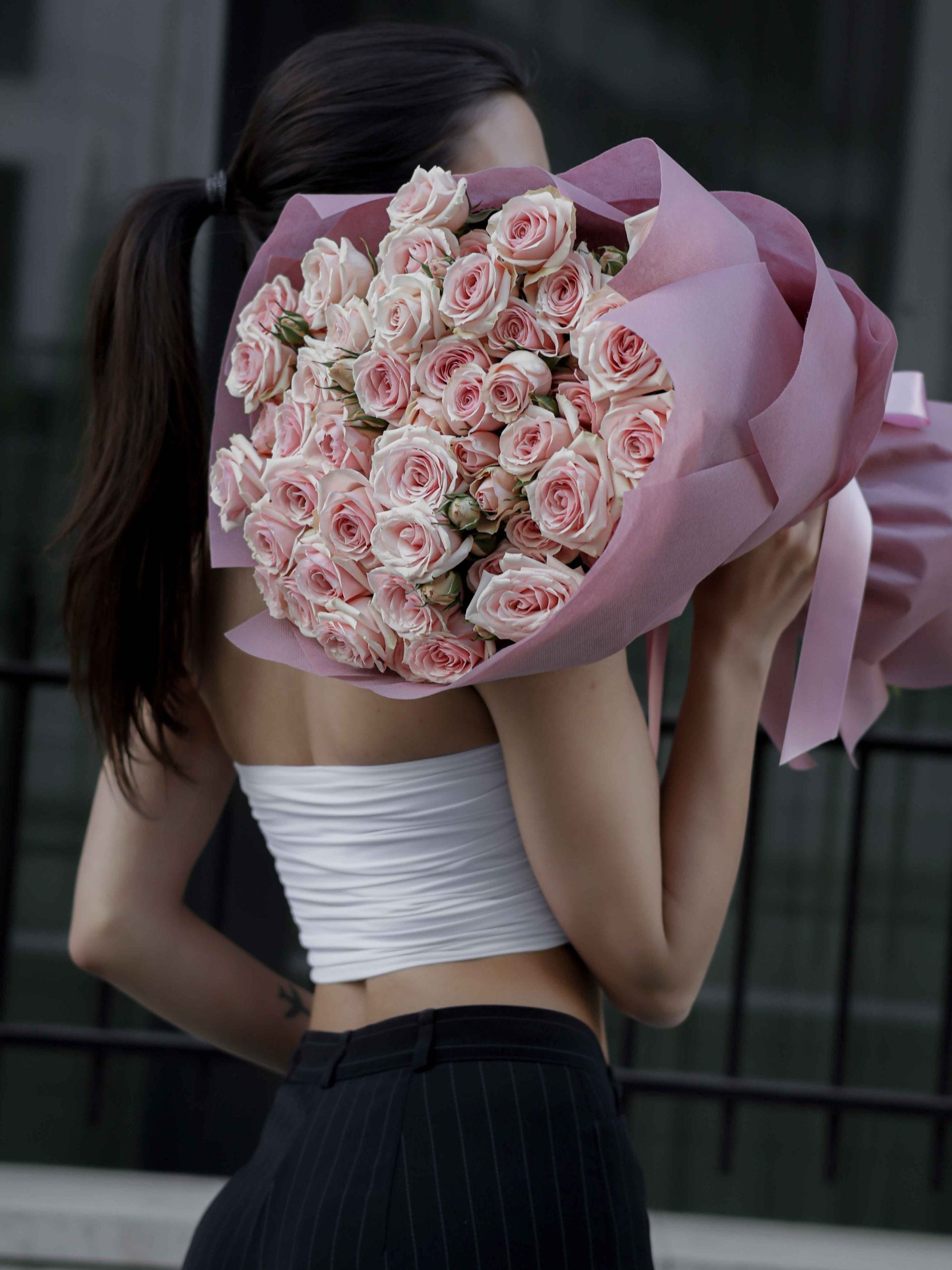 Букет розови спрей рози No. 290 - Стилен и изискан букет от първокласни спрей рози от Еквадор, доставка в София