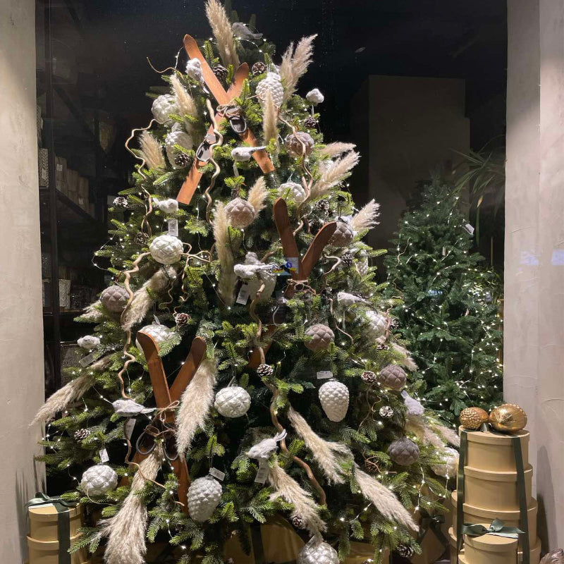 Изкуствена коледна елха с декорация
